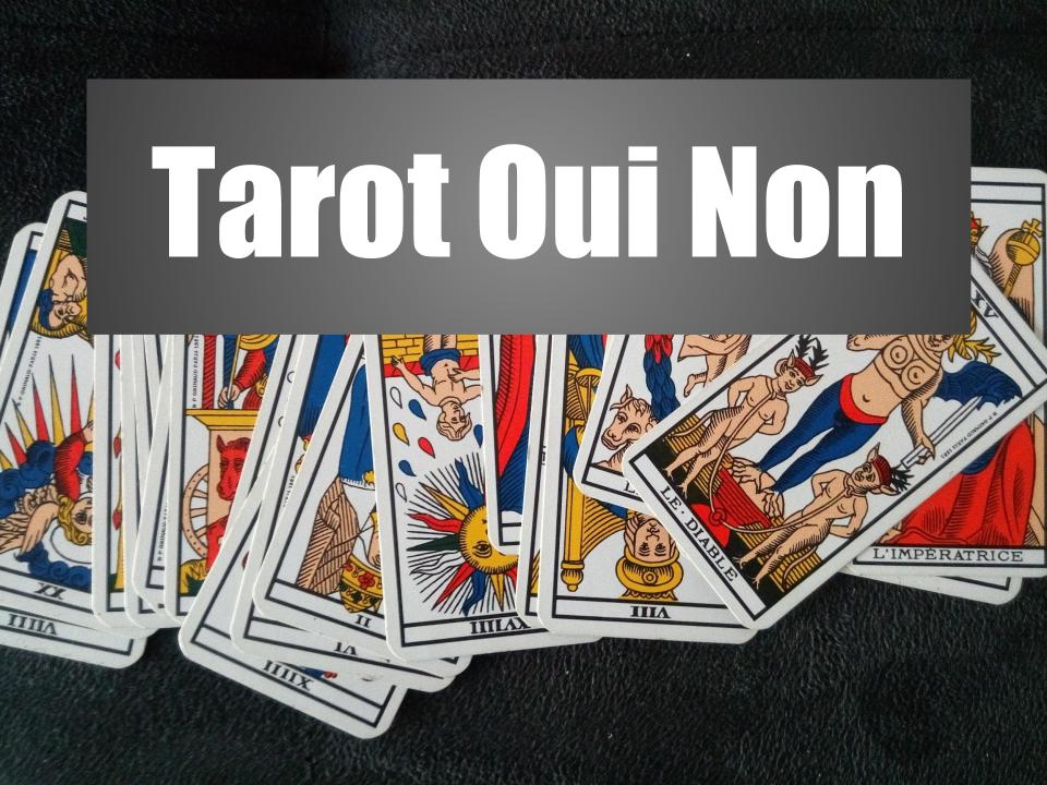 Des cartes de tarot de Marseille prêtes à être utilisées pour un tirage de tarot oui non