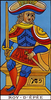 Cliquez pour lire la page sur Ce Qu'il Faut Savoir Sur Le Roi D'Épée Du Tarot De Marseille