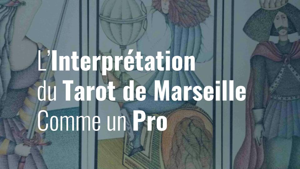 Les cartes de la reine d'épée, du cavalier de denier et du roi d'épée en fond et le titre de l'article : l'interprétation du tarot de marseille comme un pro au premier plan