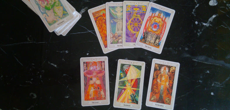 Quelques cartes de tarot étalées