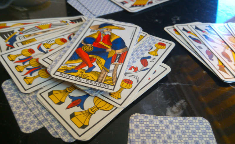 le roi de denier et d'autres cartes du tarot de Marseille